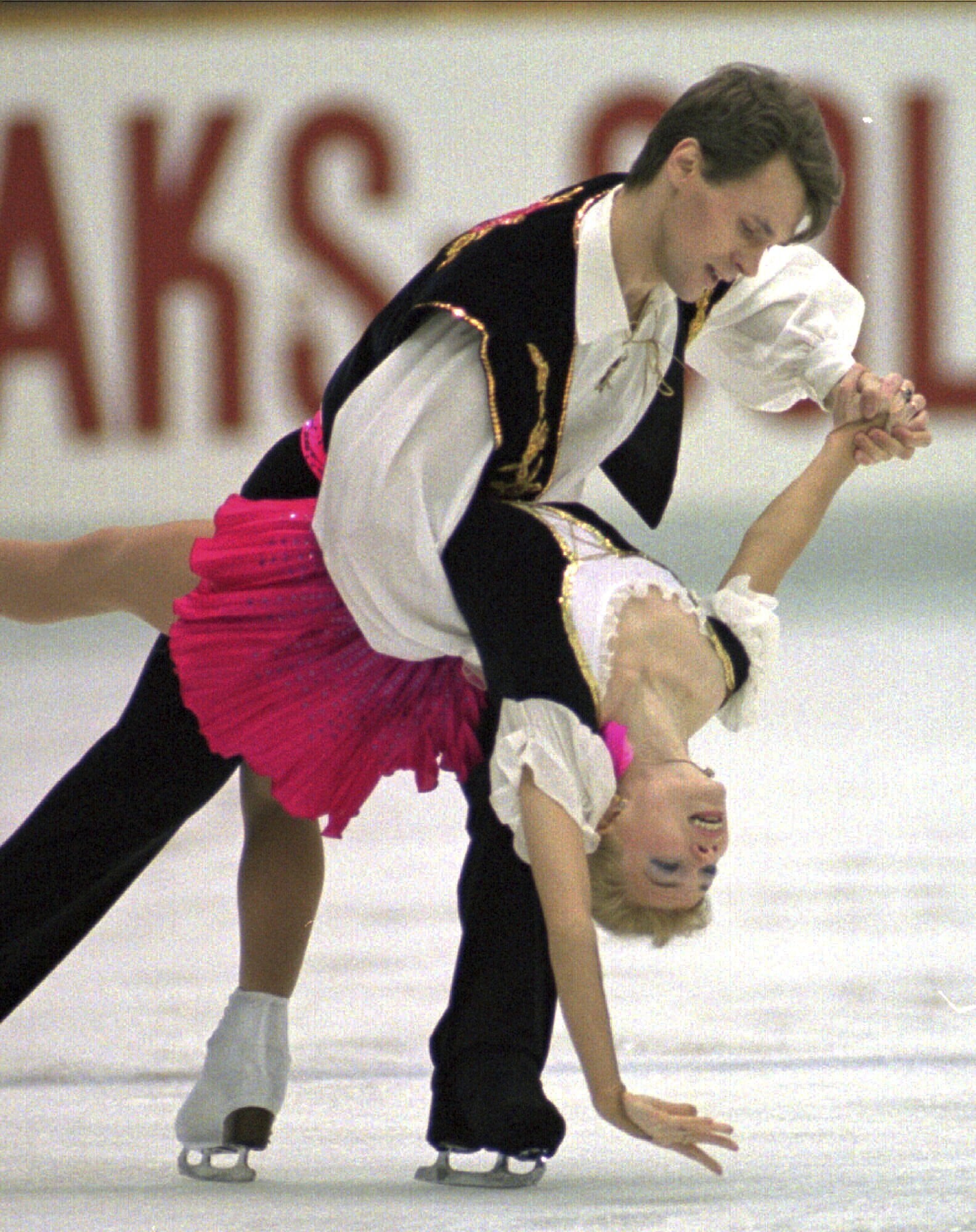 FILE - Evgenia Shishkova and Vadim Naumov of Russia perform during free skating in the pairs event of the NHK Trophy International Figure Skating Competition at Nagoya central Japan, Dec. 9, 1995. (AP Photo/Shizuo Kambayashi, File)