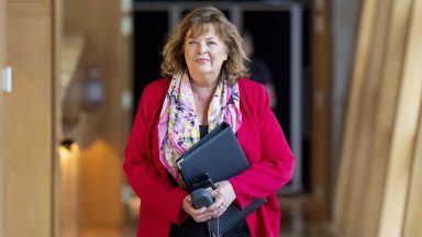 Realism needed on car use, says Hyslop, as auditors say target set to be missed