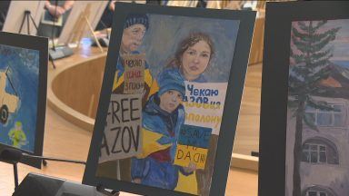 Ukrainian mother and daughter helping combat PTSD with art