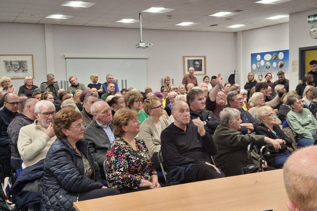 Grangemouth residents quiz council chiefs on investment and refinery closure