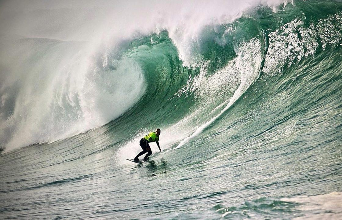 Scots teen becomes youngest British woman to surf Nazare waves