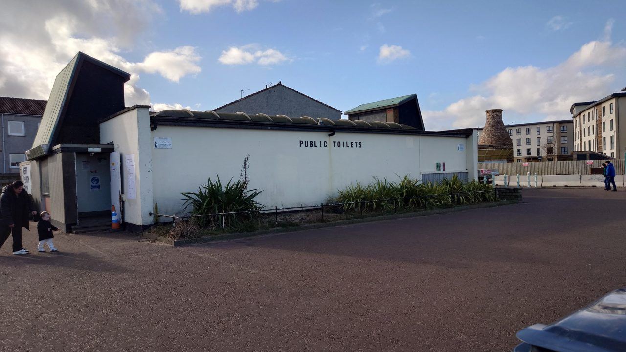 Locals slam council decision not to fund new public toilets at Portobello beach