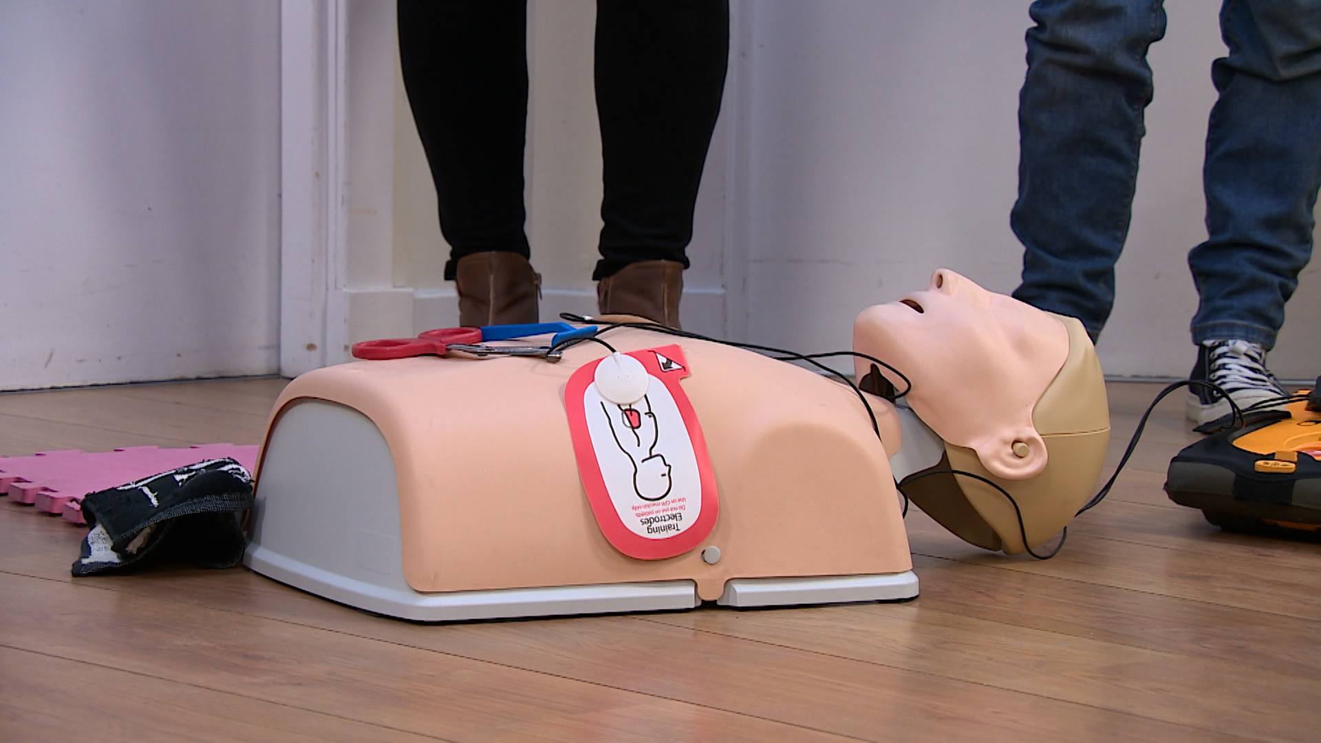 Nearly one in three Brits don’t know what to do when someone is unconscious and not breathing normally. 