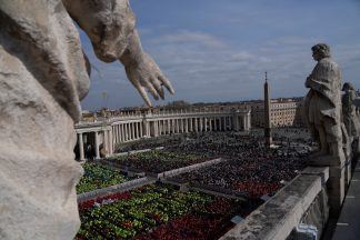 Pope Francis thanks volunteers for ‘miracle of tenderness’ as recovery from double pneumonia continues