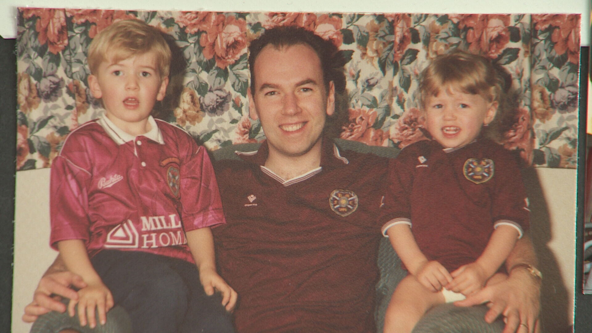 Calum Inglis (right) with sister Frances Marr (left) and dad Alan Inglis (centre)