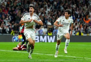 Real Madrid keep LaLiga title race going with late win over Mallorca