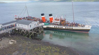 Waverley stops at Mull pier for first time in over fifty years