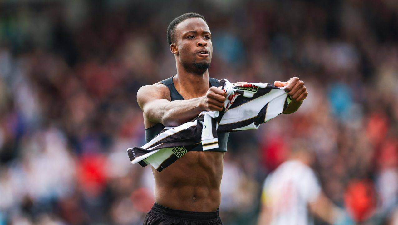 St Mirren secure signing of attacker Roland Idowu on permanent basis