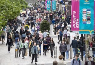 Warm weather and late Easter boost retail sales by 7%