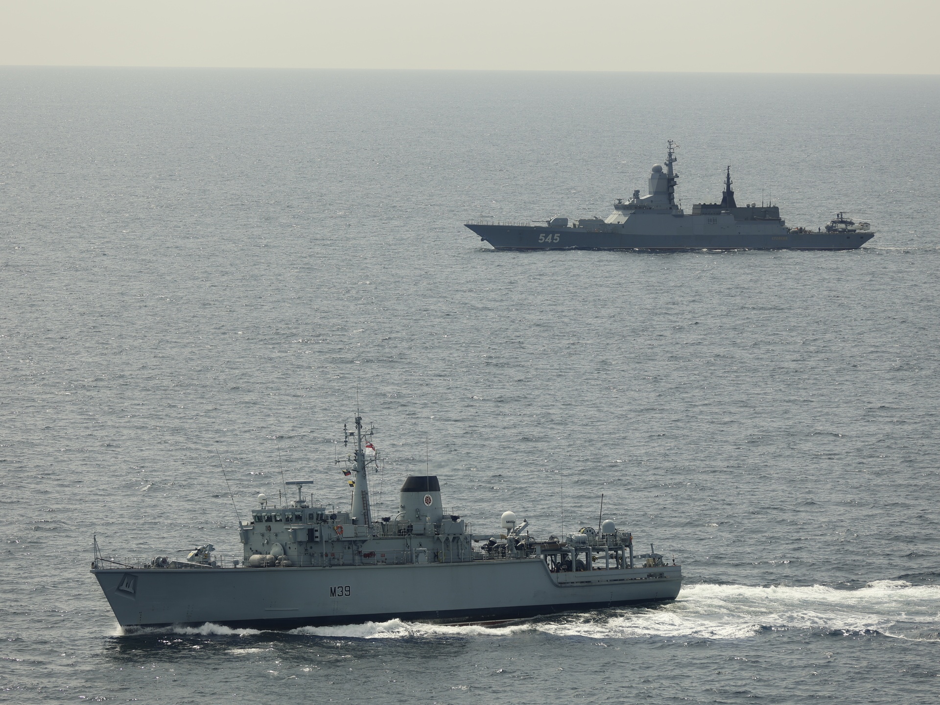 HMS Hurworth tracks RFN Stoikiy.