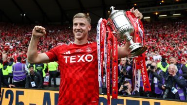 Aberdeen announce extension of defender Mats Knoester’s contract