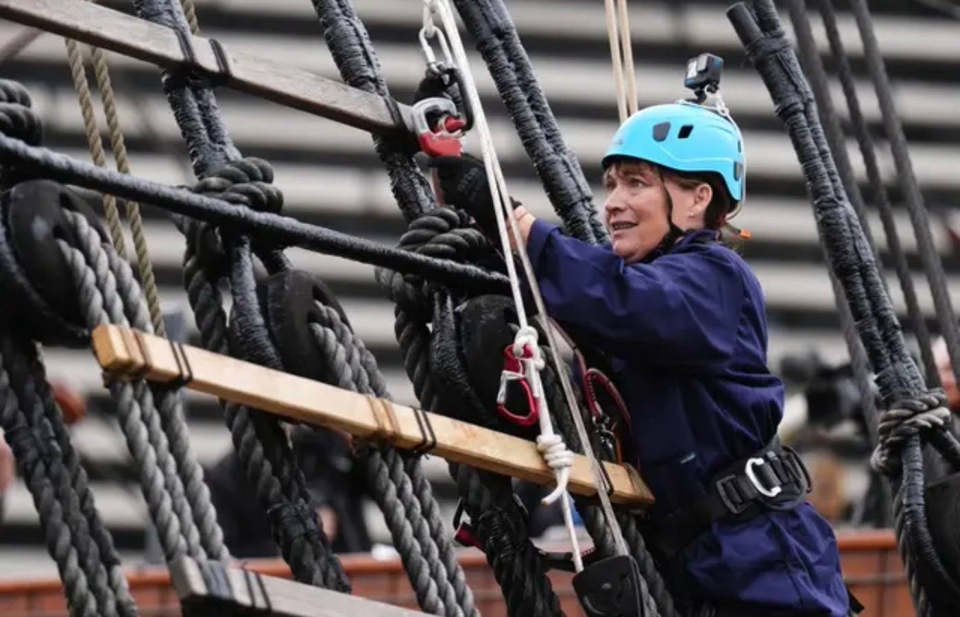 Lorraine Kelly climbed the mast of the RRS Discovery in Dundee.