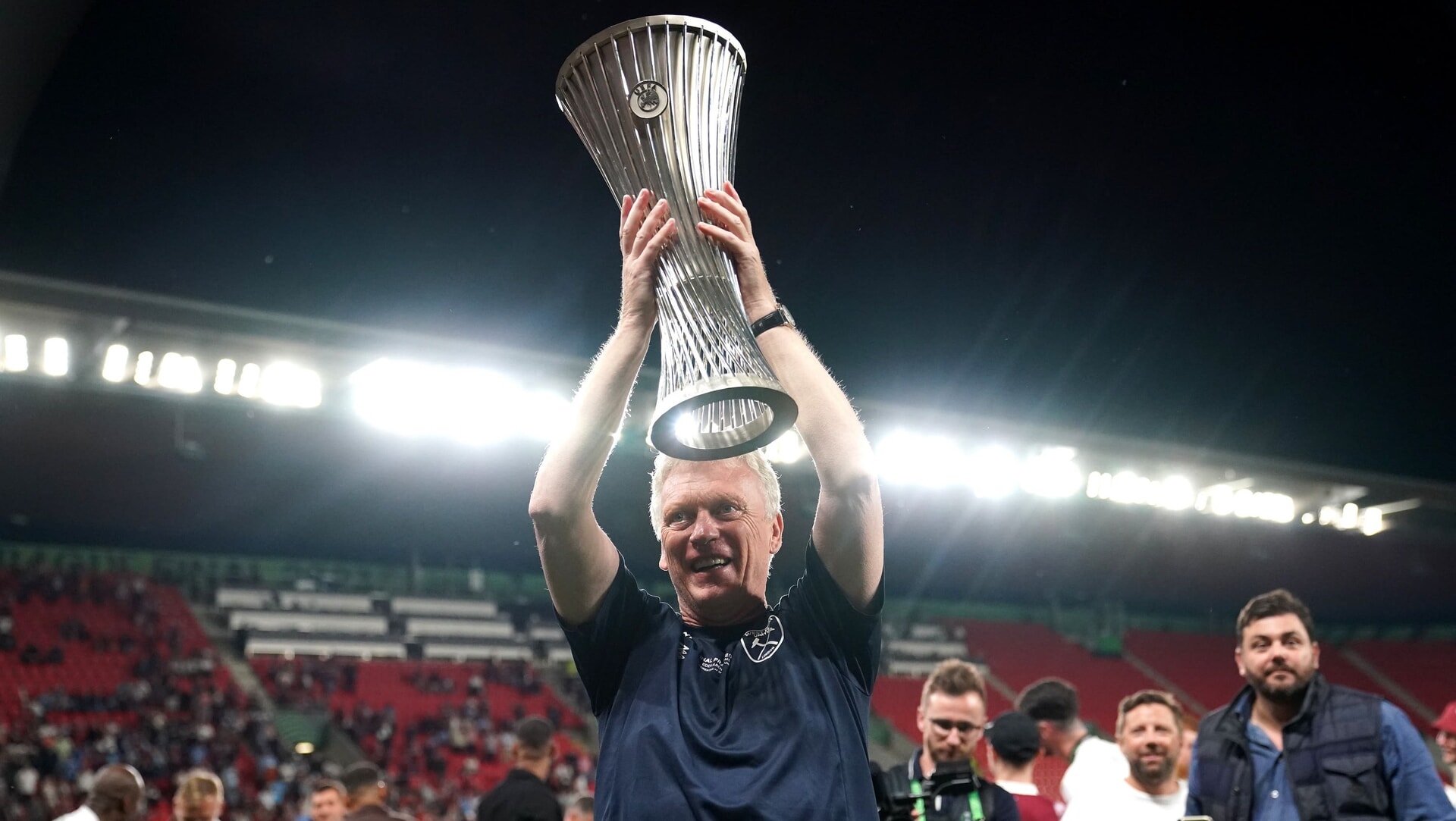 Moyes with the Europa Conference League Trophy following West Ham’s victory over Fiorentina in June 2023 .