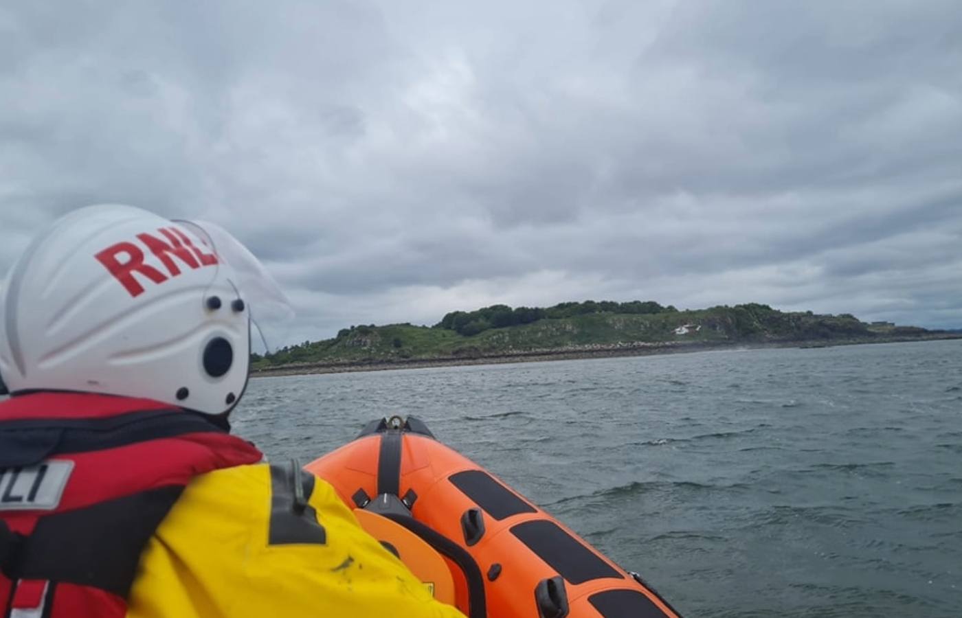 Kinghorn's RNLI lifeboat was launched alongside South Queensferry, Fisherrow and Leven Coastguard Rescue Teams.