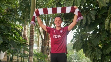 Hearts captain Lawrence Shankland signs new deal to remain at Tynecastle