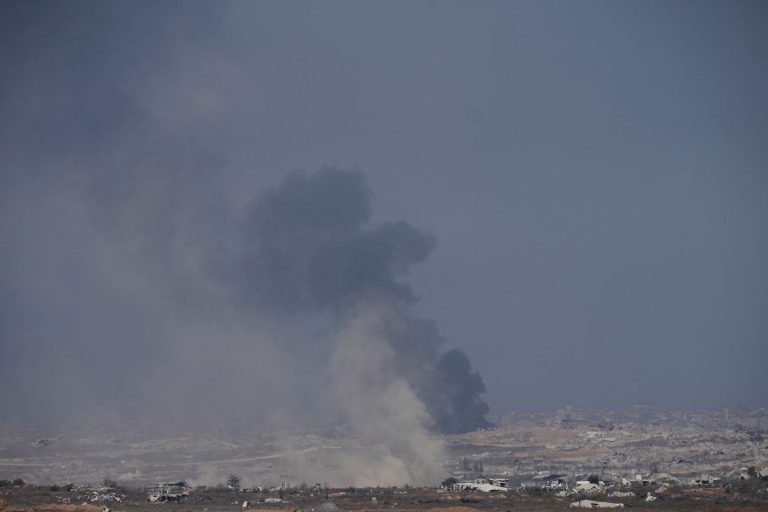 Israeli air strikes kill 33 Palestinians in Gaza