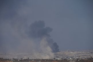 Israeli air strikes kill 33 Palestinians in Gaza