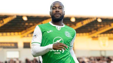 Hibernian winger Junior Hoilett signs new one-year deal at Easter Road