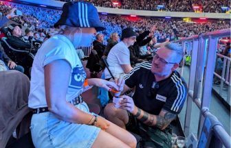 Oasis fan proposes to stunned girlfriend during Murrayfield show