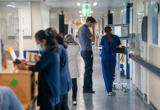 NHS staff sickness absence rate rises to highest level in ten years
