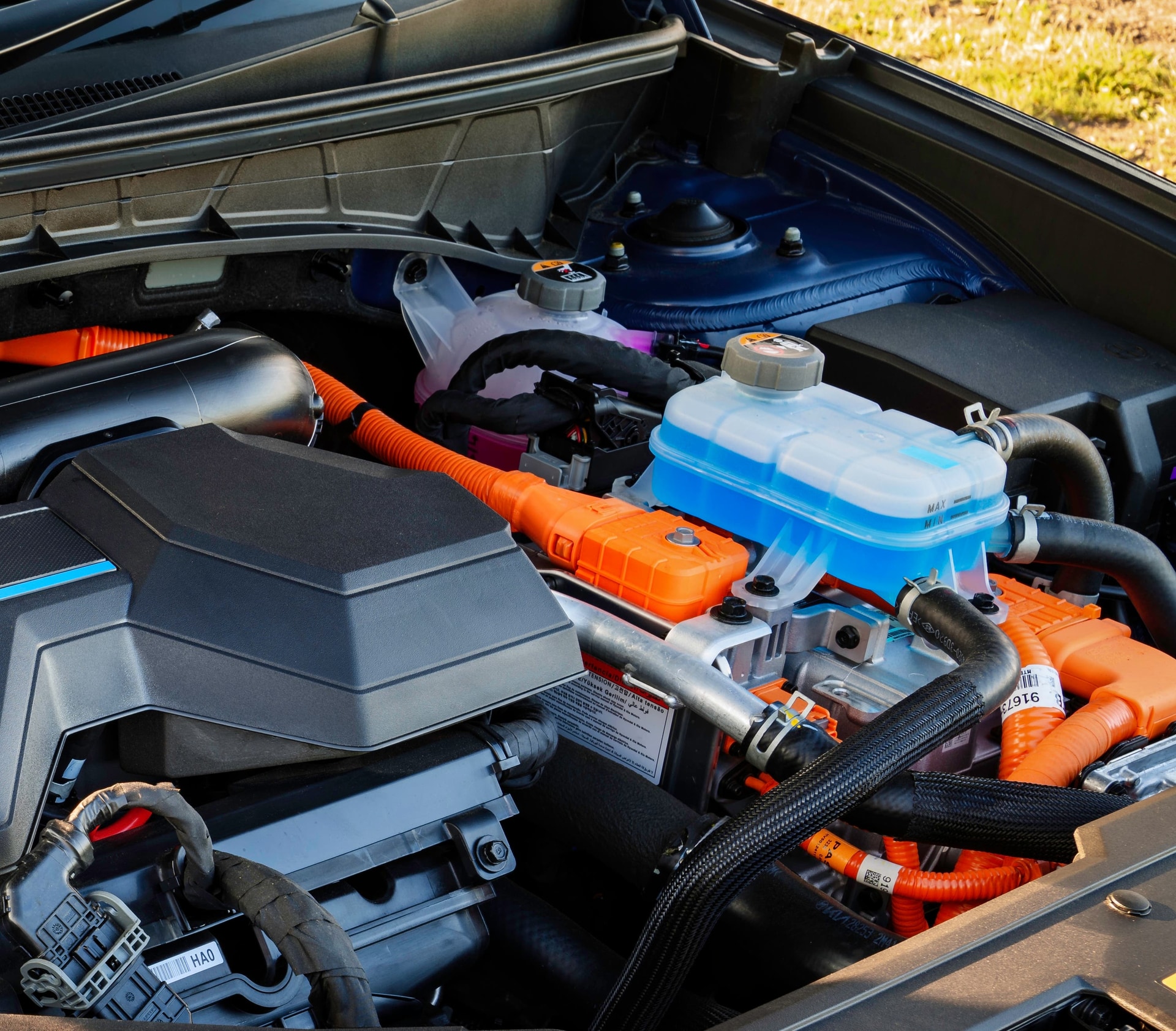 Always check your engine coolant level. (Hyundai)