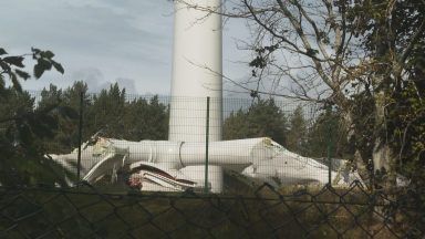 Blades from wind turbine at Aviva Perth break off and smash near Buckie Braes public path
