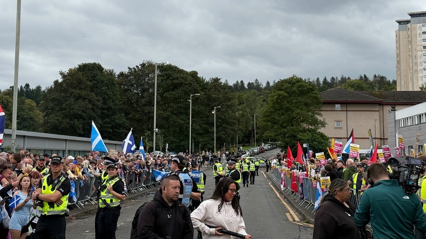 Anti-immigration and counter-protesters outside the Cladhan Hotel, Falkirk.