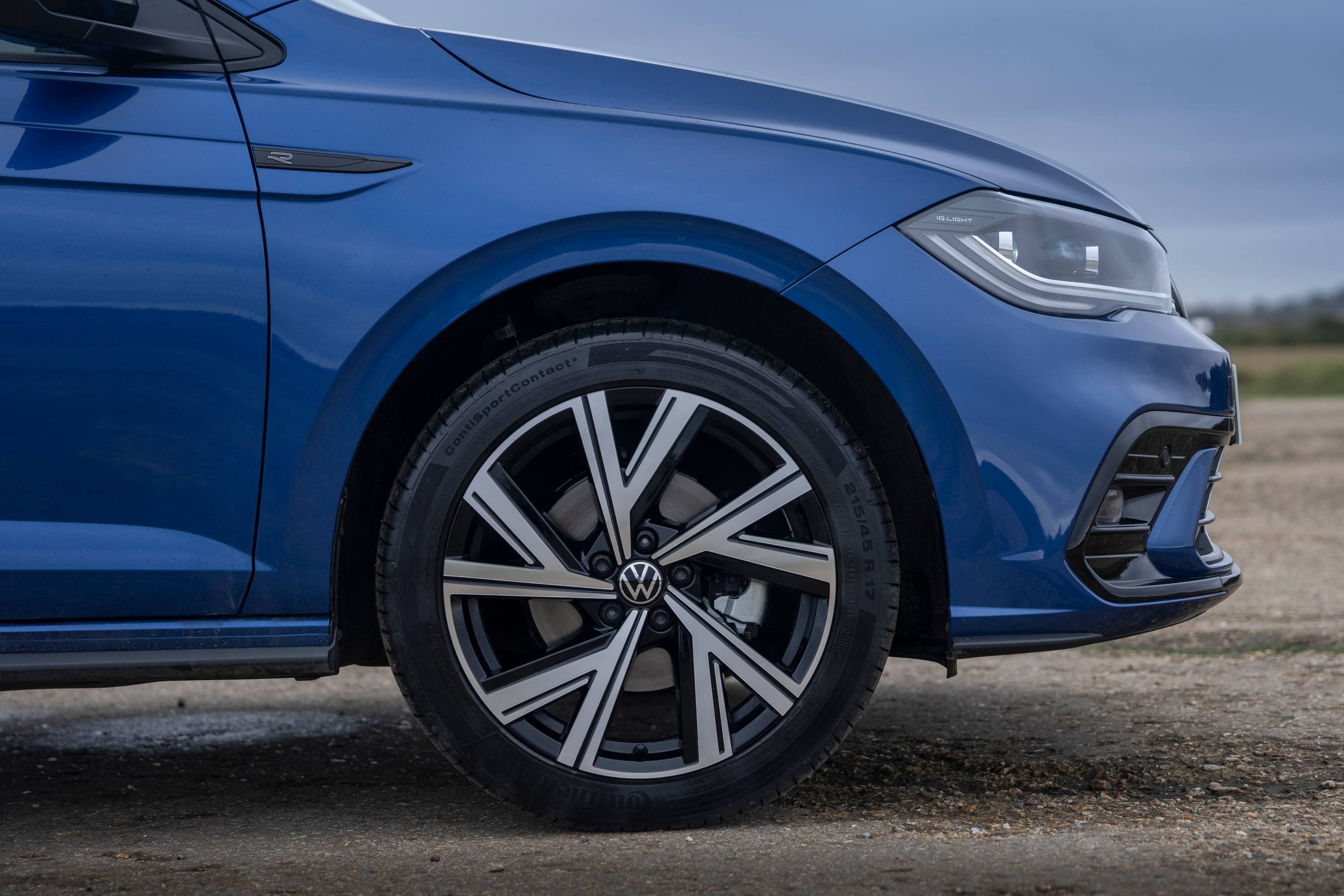 Check for cuts and tears in the tyre’s sidewall. (Volkswagen)
