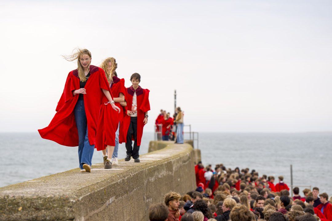 Hundreds of St Andrews students take part in traditional pier walk