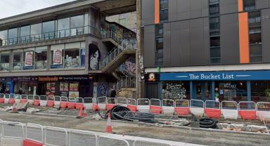 Man dies and another in hospital after group of people fall unwell in Glasgow