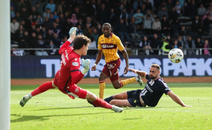 Winless Dundee and Motherwell play out stalemate at Dens Park