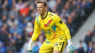 Hearts stopper Alexander Schwolow relishing goalkeeping competition at Tynecastle