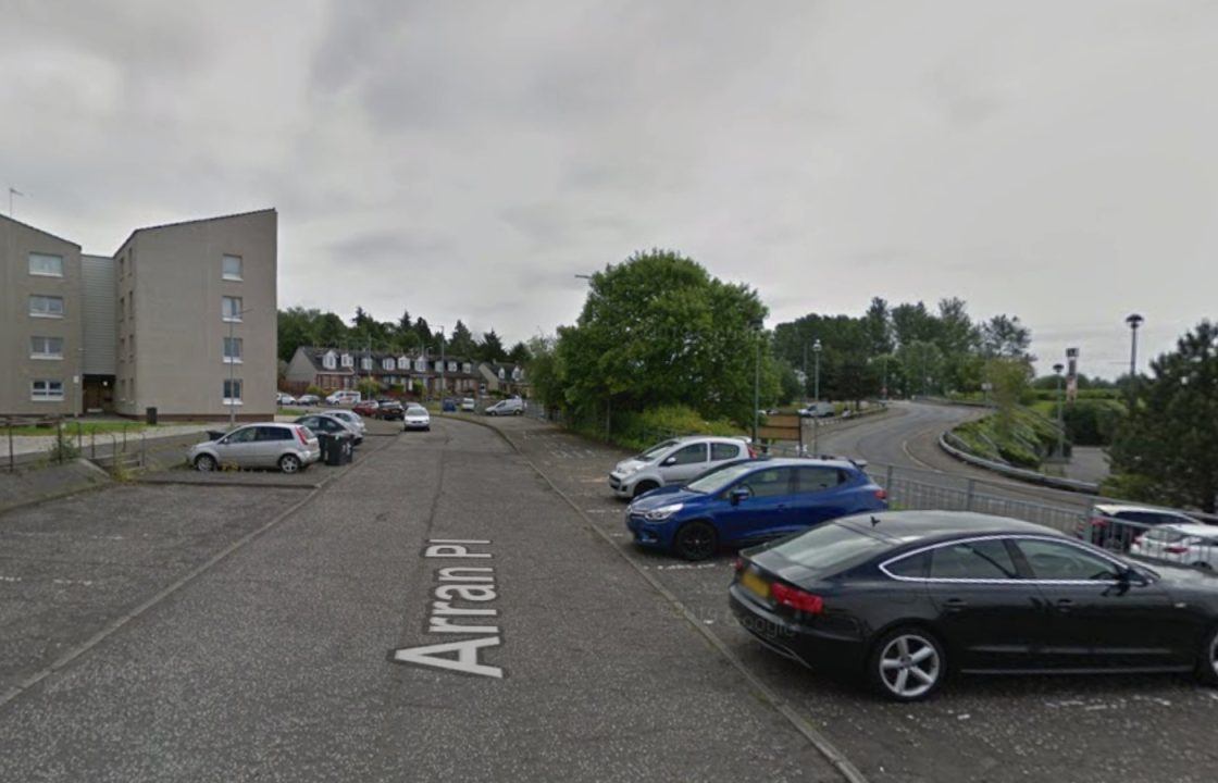 Man suffers facial injury in Clydebank attack as police officers hunt gang of three