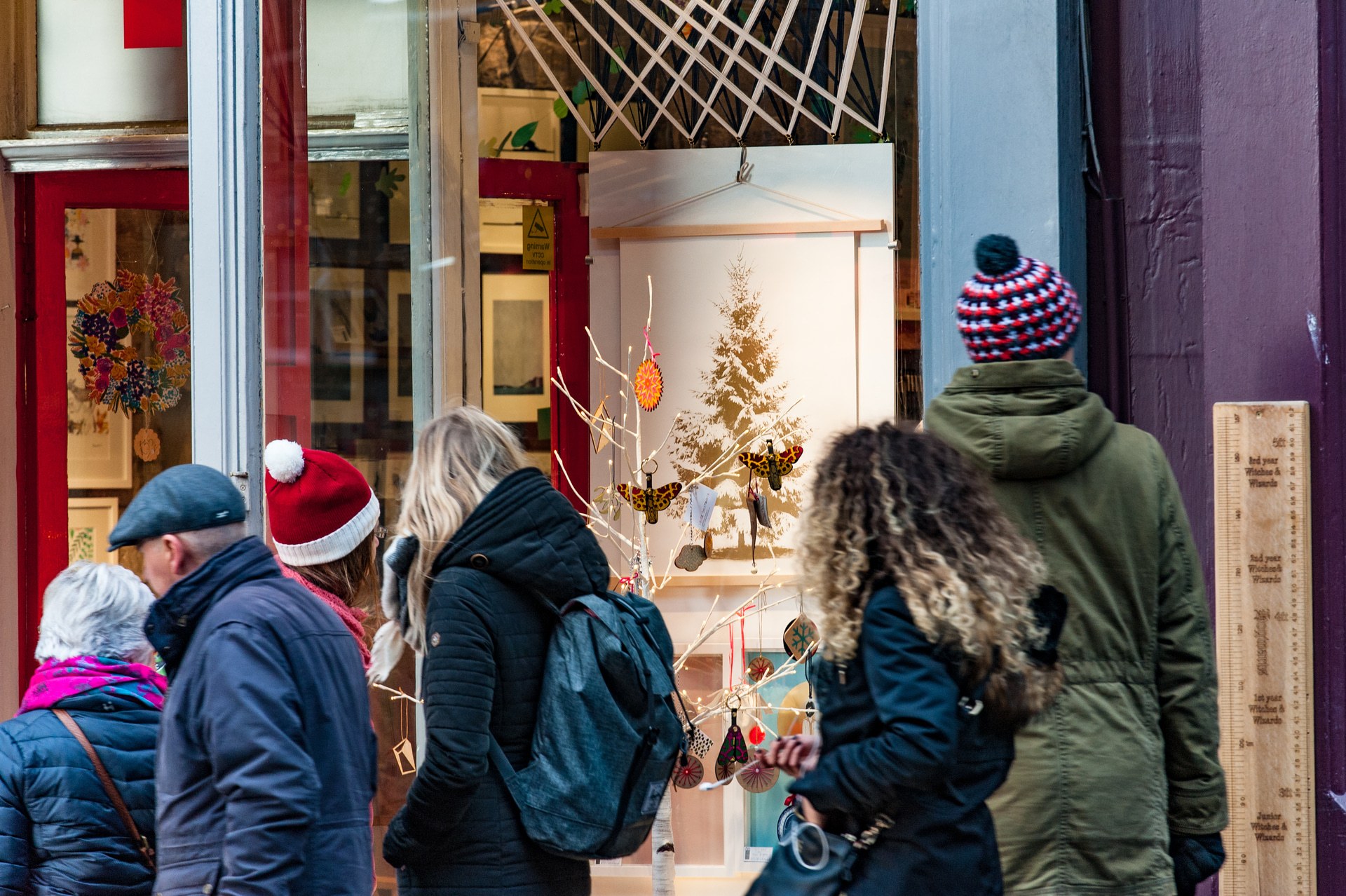 Tourism and Christmas markets helps boost Edinburgh's footfall (AK Media)