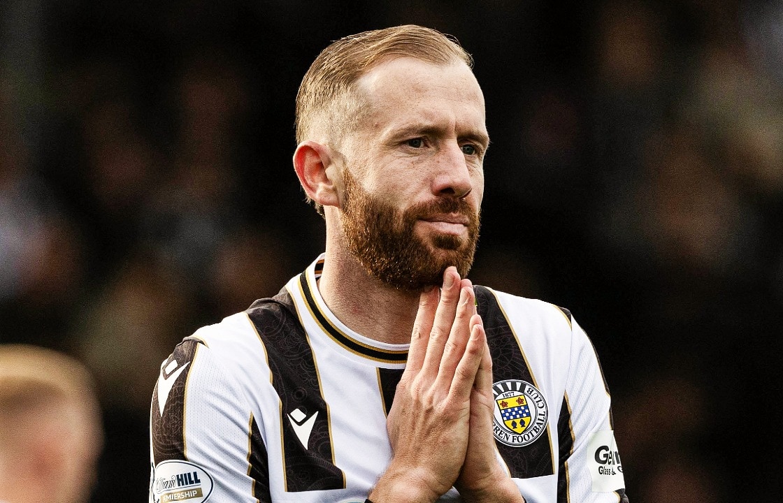 Hunt for former Motherwell and St Mirren footballer Kevin van Veen after failing to appear in court