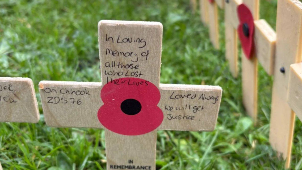 UK ministers agree to meet families of 1994 Chinook crash victims