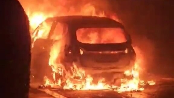 Two early morning car fires which broke out in Kirkcaldy treated as linked by police