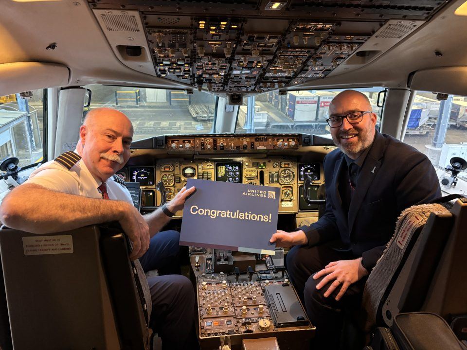 United Airlines pilot chooses Edinburgh for last flight before retirement