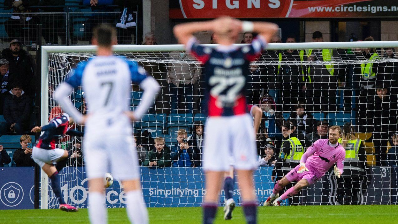 Yan Dhanda penalty earns ten-man Dundee win over Falkirk