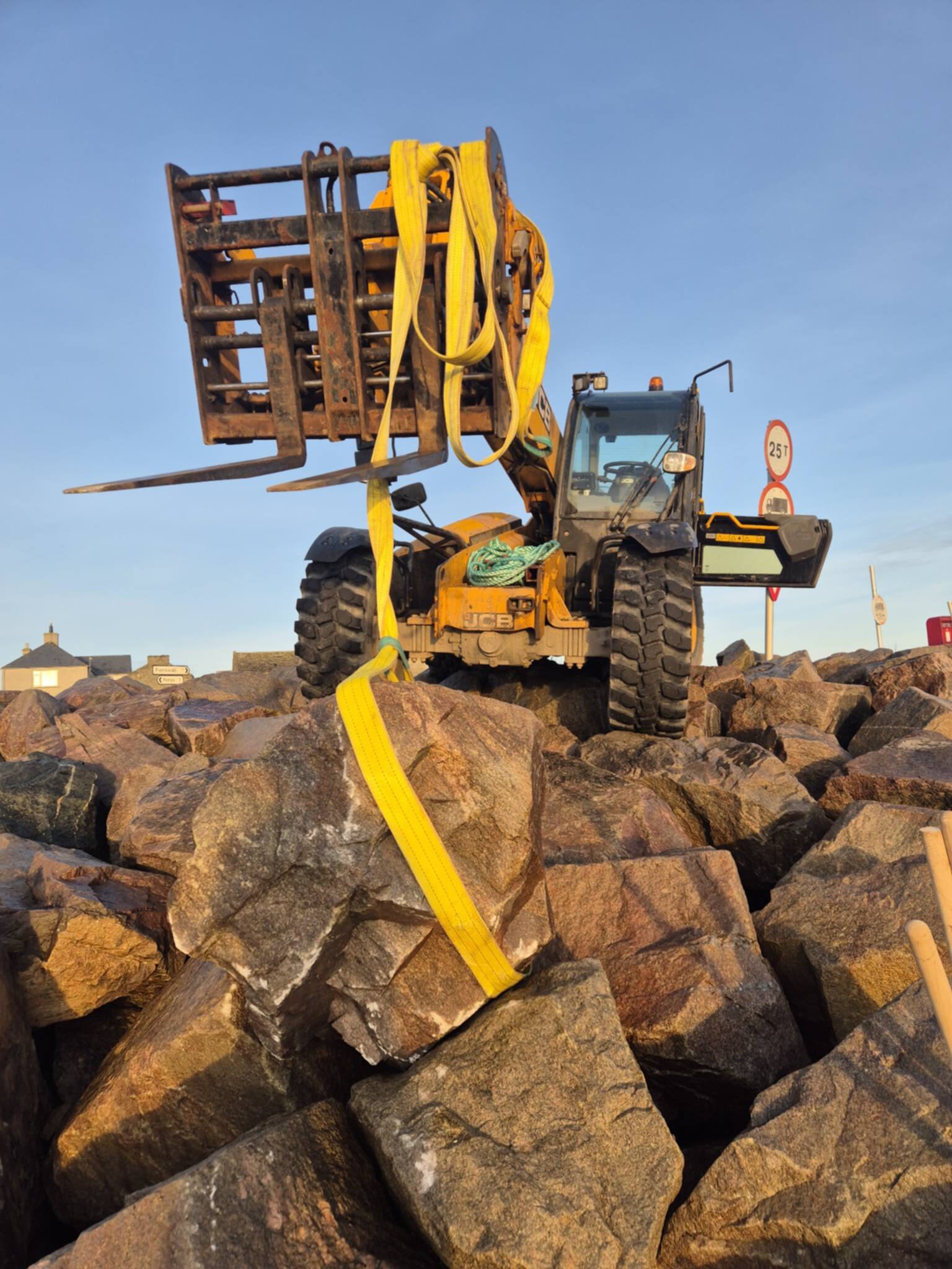 Seal rescued from between two boulders in Orkney