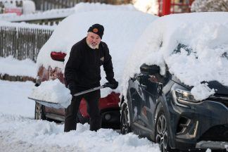 Snow and ice expected to bring travel disruption ahead of amber weather warning