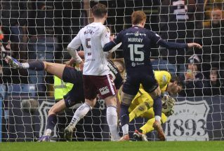 Craig Gordon the hero as 10-man Hearts hold off Dundee