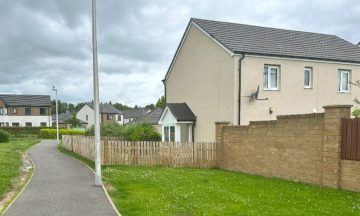 Aberdeenshire Council orders family to tear down fence and restore public ground taken without permission