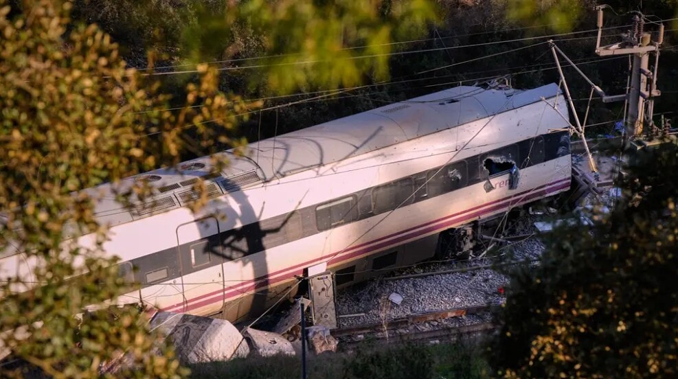 Spain begins three days of mourning after deadly train crash