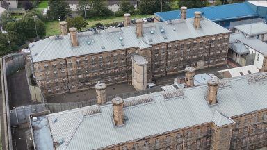 Prison review calls for ban on short sentences and shift to community justice