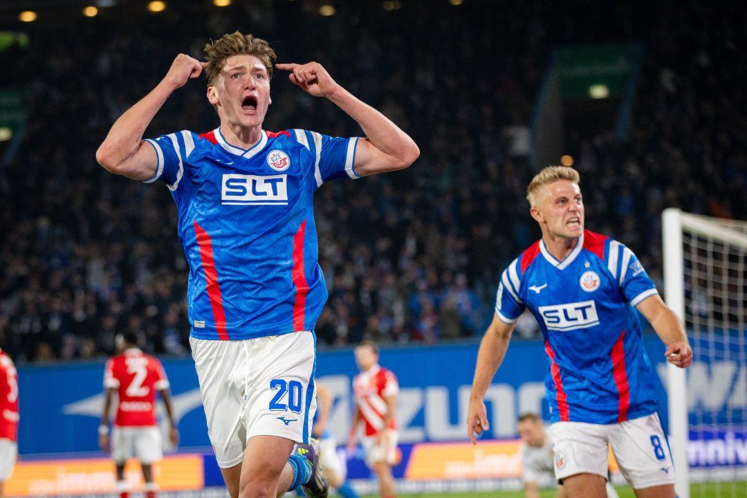 Rangers move for striker Ryan Naderi likely to be done in the summer