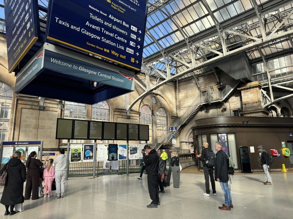 120,000 passengers return to Glasgow Central Station after major fire