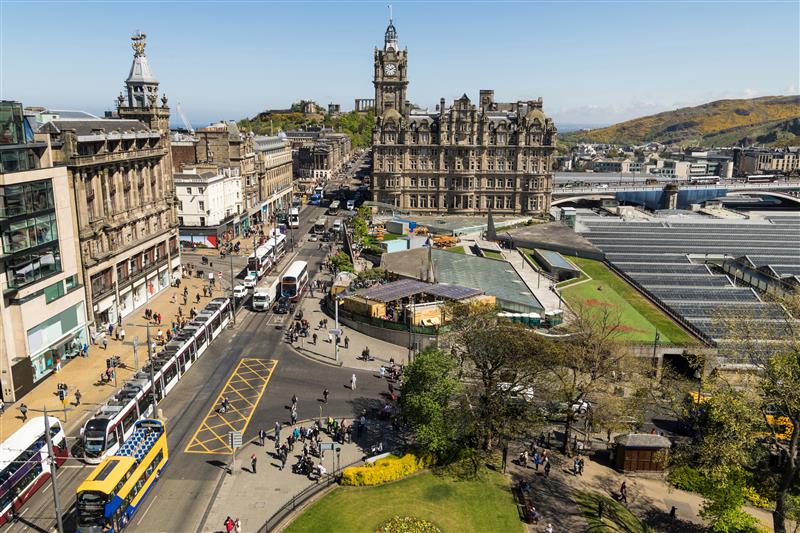Teen arrested after police car chase on Princes Street in Edinburgh
