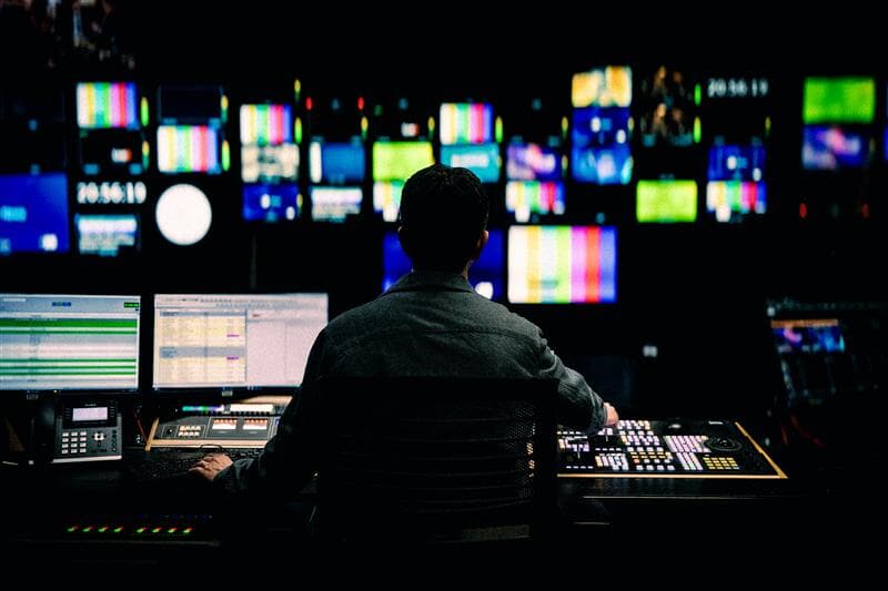 Director in the gallery