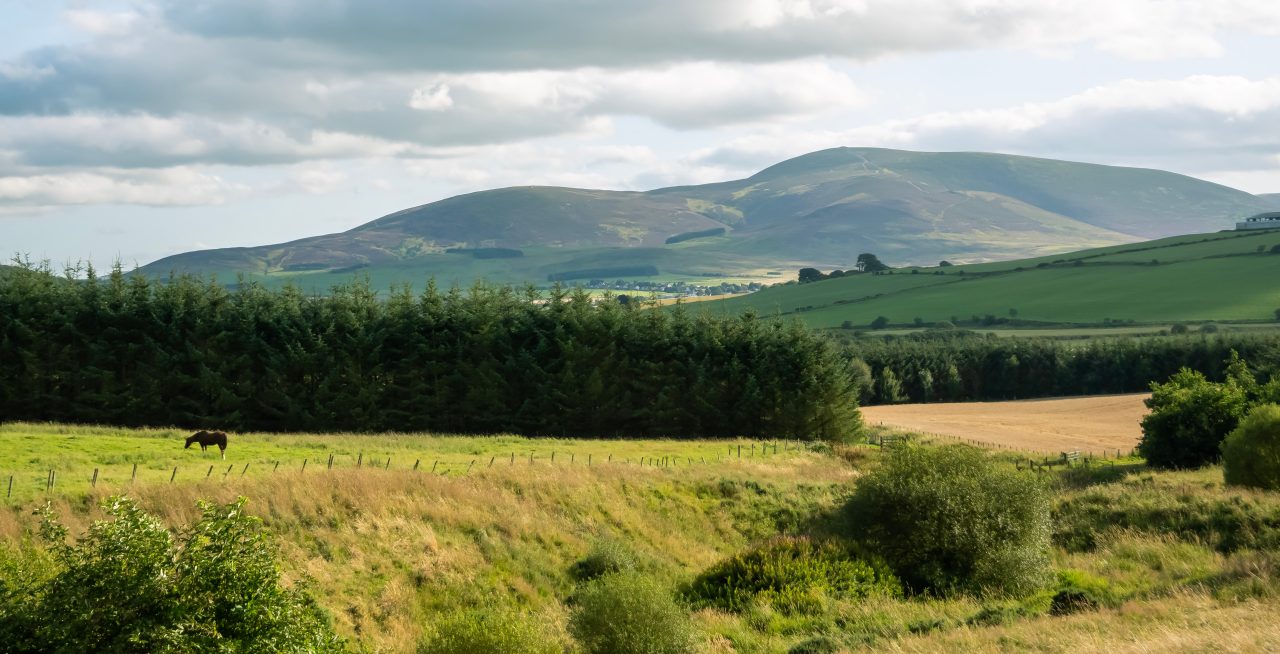 Window smashed and bag stolen from car parked at popular hillwalking spot